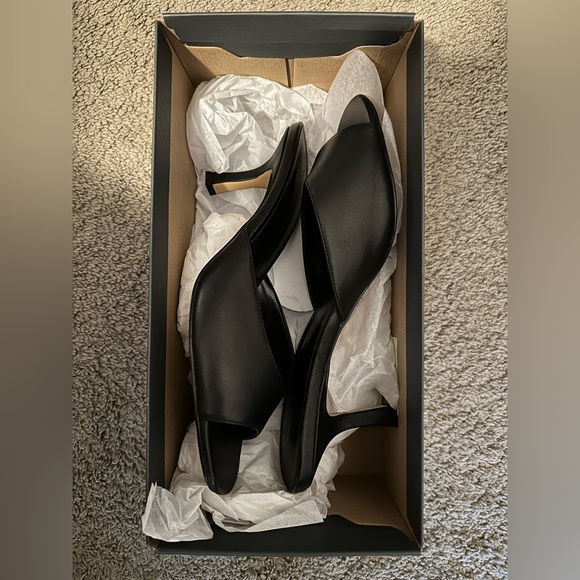 Ann Taylor Peep Toe Sandals - Size 9.5 - Picture 4 of 4